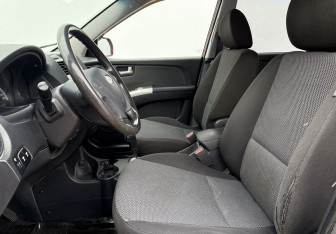 Подержанный автомобиль Kia Sportage 2008 года (10 фото)