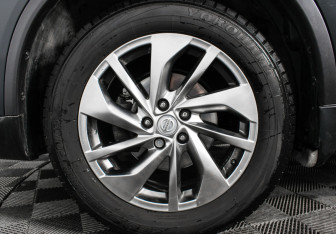 Подержанный автомобиль Nissan X-Trail 2016 года (10 фото)