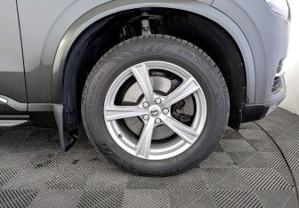 Подержанный автомобиль Volvo XC90 2017 года (18 фото)