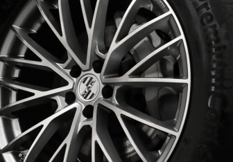 Подержанный автомобиль Audi Q8 2021 года (22 фото)