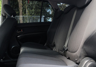 Подержанный автомобиль Kia Carens 2007 года (8 фото)