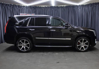 Подержанный автомобиль Cadillac Escalade Suv 2017 года (4 фото)