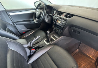 Подержанный автомобиль Skoda Octavia Liftback 2016 года (11 фото)