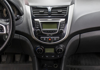 Подержанный автомобиль Hyundai Solaris Sedan 2011 года (15 фото)