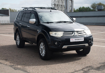 Подержанный автомобиль Mitsubishi Pajero Sport 2014 года (3 фото)