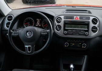 Подержанный автомобиль Volkswagen Tiguan 2011 года (10 фото)