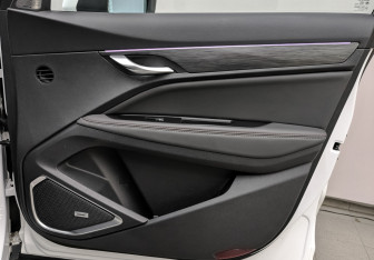Подержанный автомобиль Geely Tugella 2023 года (24 фото)