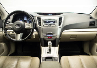 Подержанный автомобиль Subaru Legacy Sedan 2011 года (8 фото)
