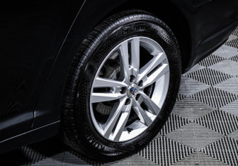 Подержанный автомобиль Toyota Avensis Sedan 2007 года (15 фото)