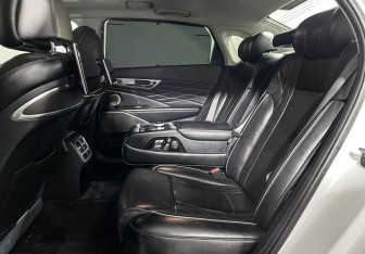 Подержанный автомобиль Kia K900 2019 года (10 фото)