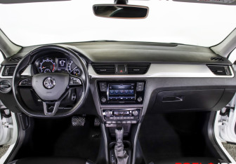 Подержанный автомобиль Skoda Rapid Liftback 2019 года (12 фото)