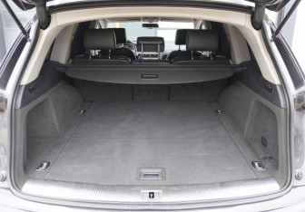 Подержанный автомобиль Audi Q7 2010 года (9 фото)