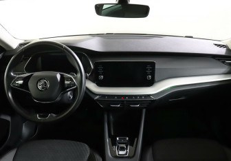 Подержанный автомобиль Skoda Octavia Liftback 2021 года (9 фото)