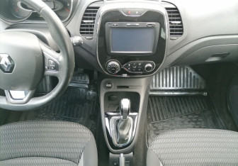 Подержанный автомобиль Renault Kaptur 2017 года (15 фото)