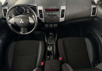 Подержанный автомобиль Mitsubishi Outlander 2011 года (11 фото)