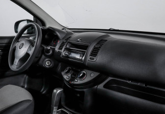 Подержанный автомобиль Nissan Note 2011 года (9 фото)