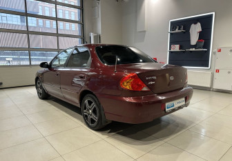 Подержанный автомобиль Kia Spectra Sedan 2007 года (6 фото)