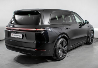 Подержанный автомобиль LiXiang L9 2023 года (5 фото)