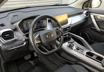 Подержанный автомобиль Geely Coolray 2022 года (15 фото)