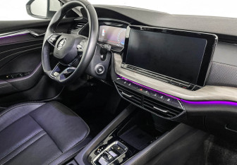 Подержанный автомобиль Skoda Octavia Liftback 2023 года (9 фото)