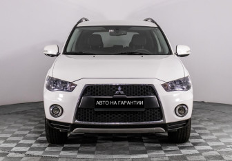 Подержанный автомобиль Mitsubishi Outlander 2012 года (2 фото)