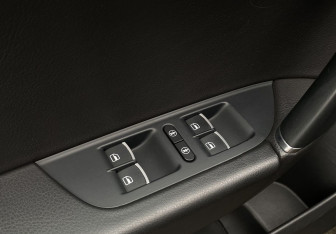 Подержанный автомобиль Volkswagen Touareg 2015 года (14 фото)