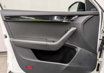 Подержанный автомобиль Skoda Octavia Liftback 2020 года (20 фото)