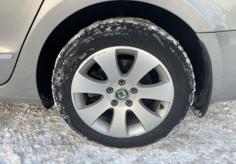 Подержанный автомобиль Skoda Superb Liftback 2012 года (12 фото)