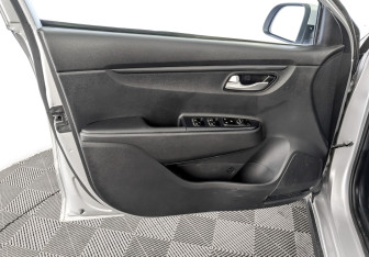 Подержанный автомобиль Kia Rio Hatchback 2021 года (19 фото)