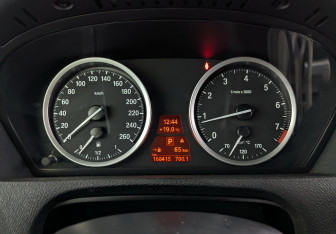 Подержанный автомобиль BMW X6 2013 года (13 фото)