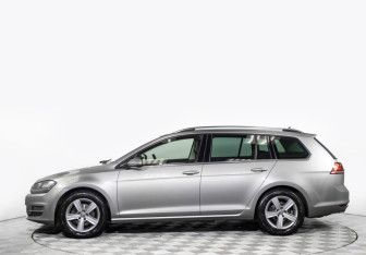 Подержанный автомобиль Volkswagen Golf Wagon 2016 года (8 фото)