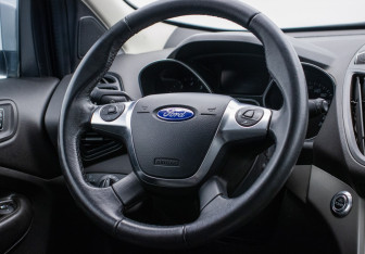 Подержанный автомобиль Ford Kuga 2013 года (15 фото)