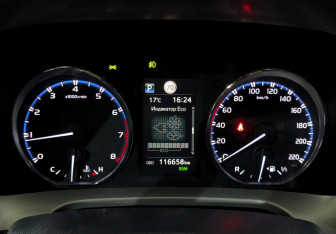 Подержанный автомобиль Toyota RAV4 2016 года (18 фото)