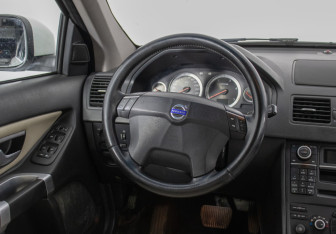 Подержанный автомобиль Volvo XC90 2011 года (16 фото)