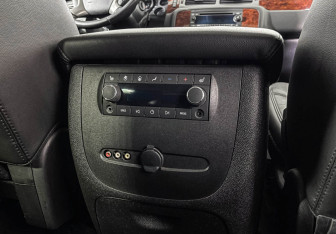 Подержанный автомобиль Chevrolet Tahoe 2011 года (20 фото)