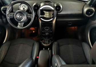 Подержанный автомобиль MINI Countryman 2010 года (9 фото)