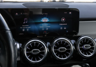 Подержанный автомобиль Mercedes-Benz GLB 2020 года (19 фото)