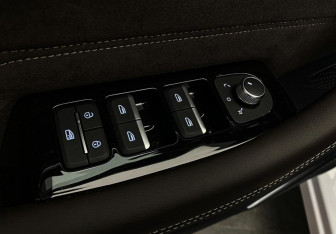 Подержанный автомобиль Geely Monjaro 2026 года (13 фото)