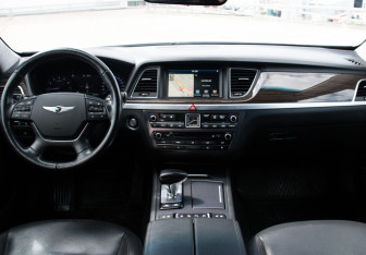 Подержанный автомобиль Genesis G80 2018 года (11 фото)