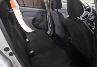 Подержанный автомобиль Renault Logan Sedan 2017 года (12 фото)