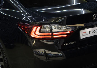 Подержанный автомобиль Lexus ES 2018 года (24 фото)