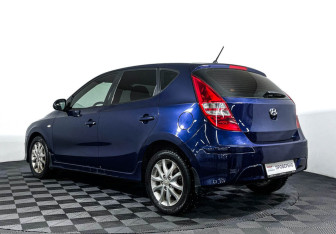 Подержанный автомобиль Hyundai i30 Hatchback 2010 года (7 фото)