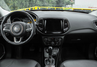 Подержанный автомобиль Jeep Compass 2019 года (10 фото)