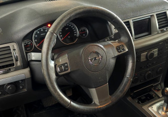 Подержанный автомобиль Opel Vectra Sedan 2006 года (12 фото)