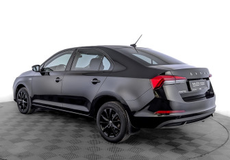 Подержанный автомобиль Skoda Rapid Liftback 2021 года (7 фото)