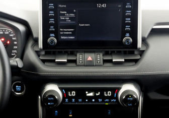 Подержанный автомобиль Toyota RAV4 2019 года (15 фото)