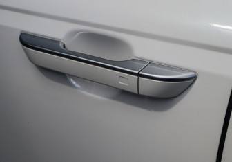 Подержанный автомобиль Kia Carnival 2021 года (21 фото)