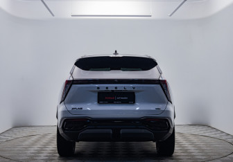 Подержанный автомобиль Geely Atlas 2024 года (4 фото)