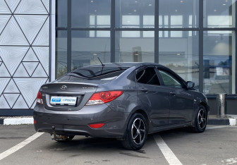 Подержанный автомобиль Hyundai Solaris Sedan 2012 года (5 фото)