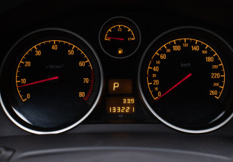 Подержанный автомобиль Opel Astra Wagon 2011 года (12 фото)